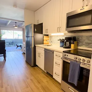 Bay Surf 130- Garden View Studio, Free Parking Apartment